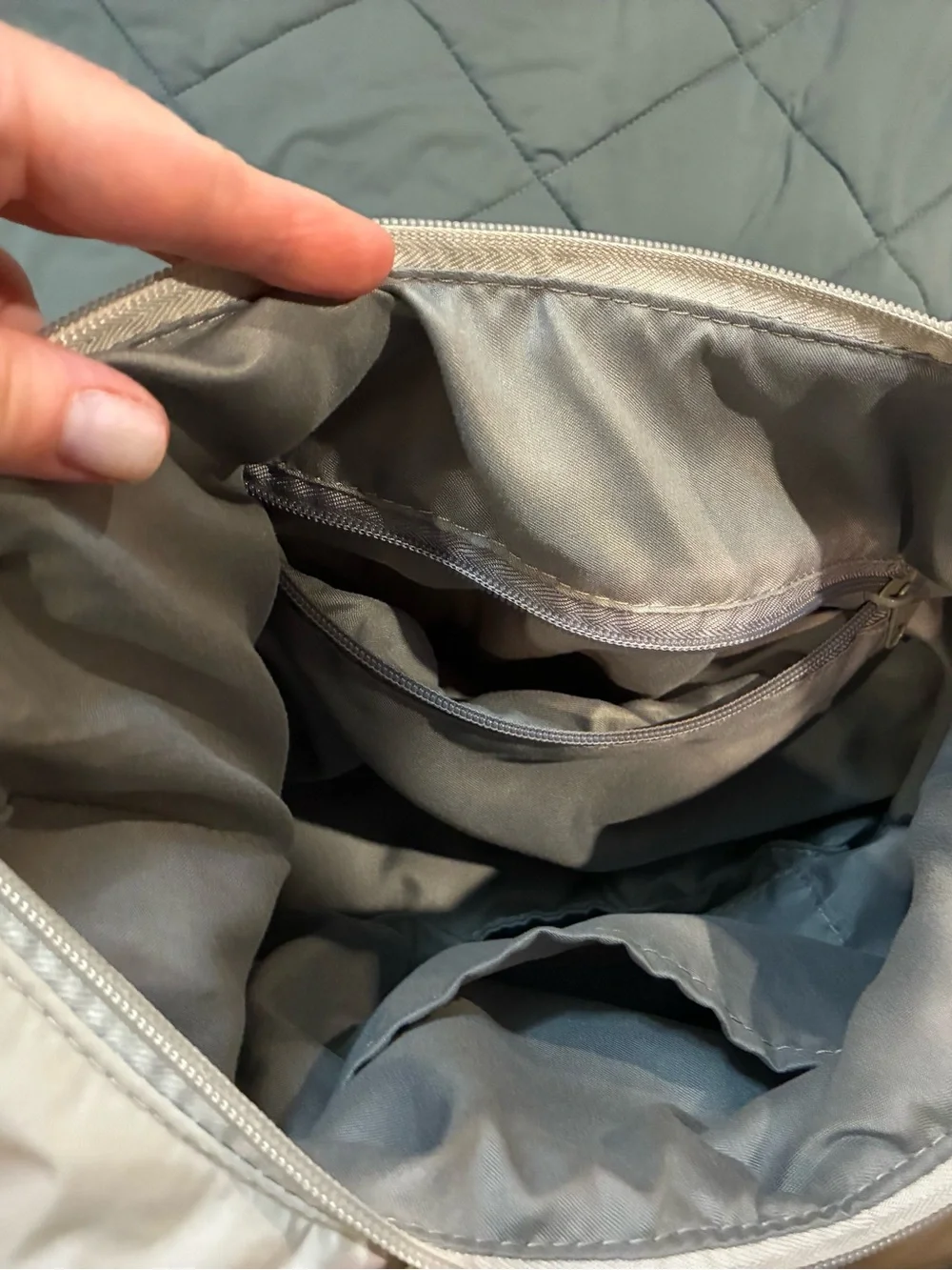Gaiam Light Gray Women’s Shoulder Bag